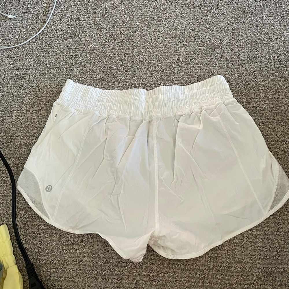 Lululemon Hotty Hot High Waisted Shorts in 2.5” size 6 white